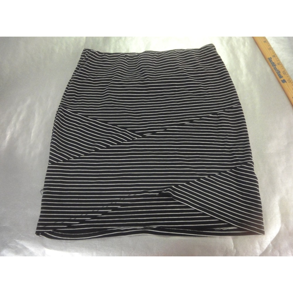 Heart & Hips M black‎ white strip fitted skirt elastic waist NWT